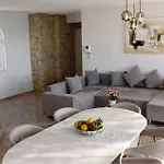 Dom wakacyjny Lovely In With Sauna Jesenice (Split-Dalmatia)