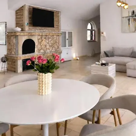 Lovely In With Sauna Dom wakacyjny Jesenice (Split-Dalmatia)