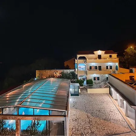 Lovely In With Sauna * Jesenice (Split-Dalmatia)